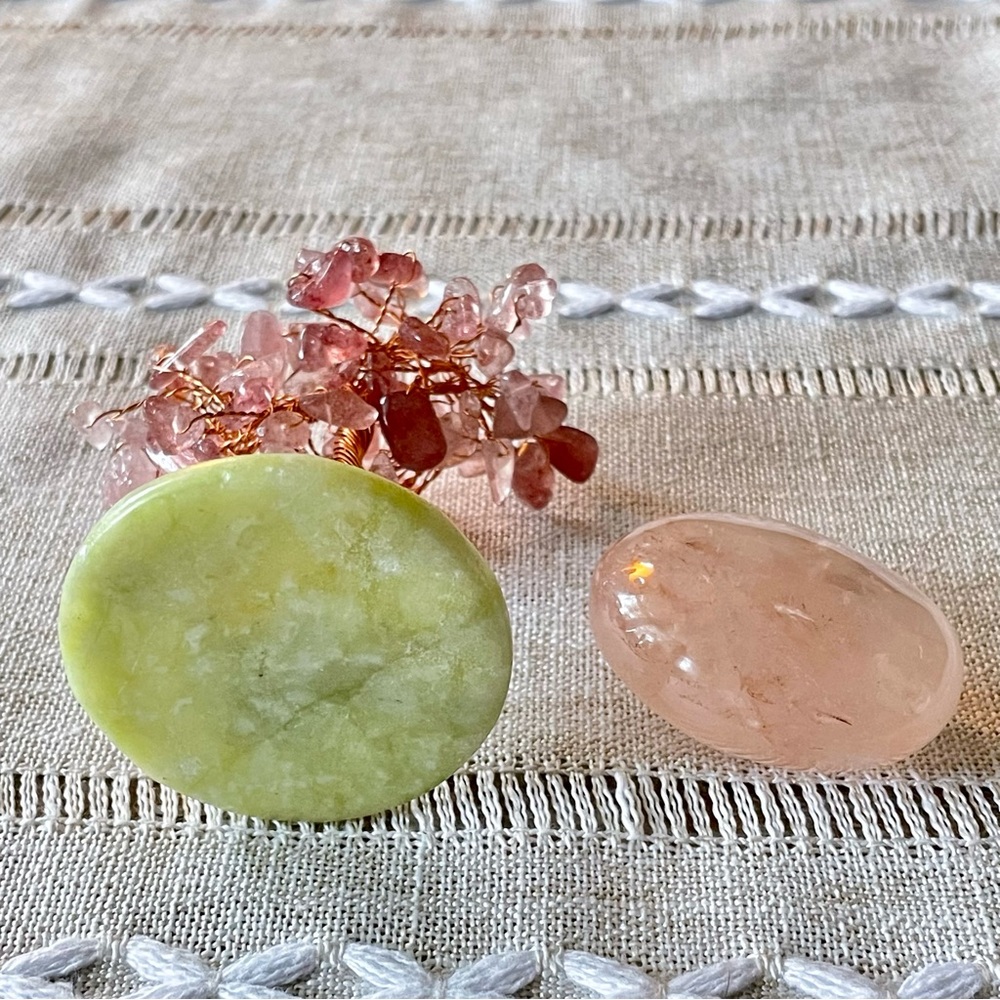 🍓Strawberry Quartz Crystal Tree & Palm Stone🍓 - Picture 5 of 15